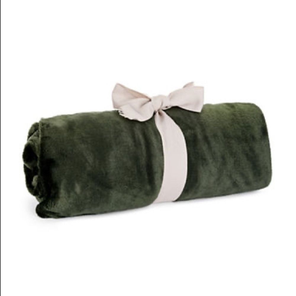 Luxurious Green Throw Blanket